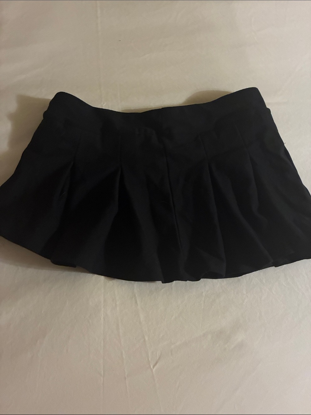 Classic Black Pleated shirt Mini Skirt - size medium M